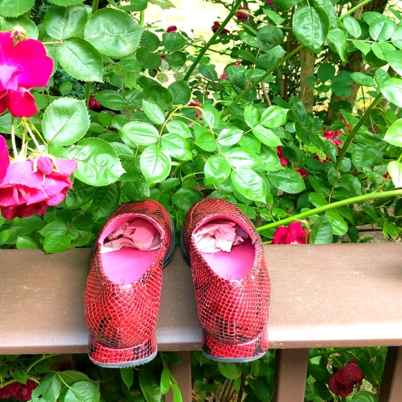 Snake Skin Inspired Leather Loafers - Picture 4 of 8